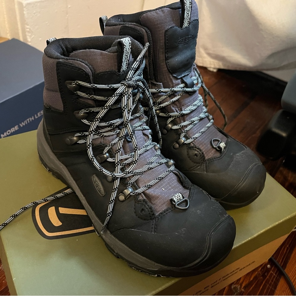 KEEN snow winter hiking boots